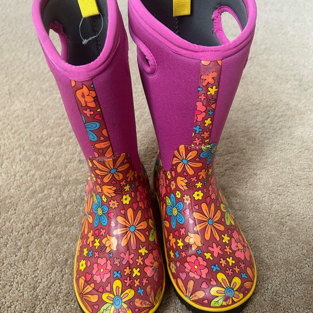 Bogs Kids Boots in Pink and Orange Floral - Picture 2 of 4
